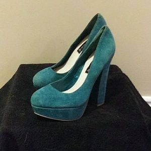 Stunning turquoise platform heels by STEVE MADDEN